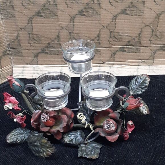 3 candelabra iron holder with red roses. - Picture 1 of 7